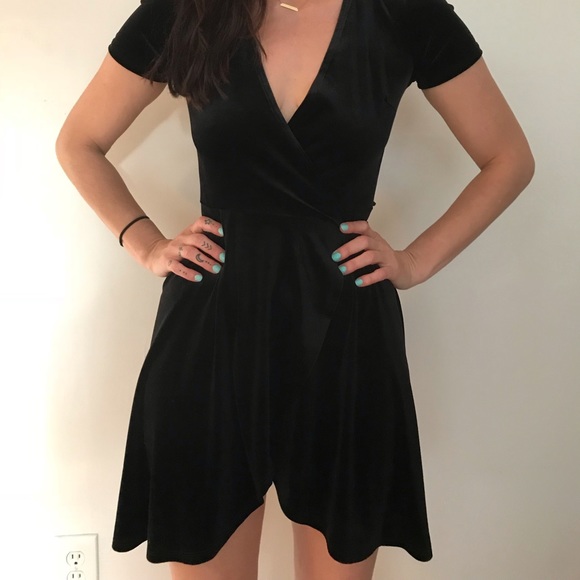 Black velvet dress - Picture 1 of 2